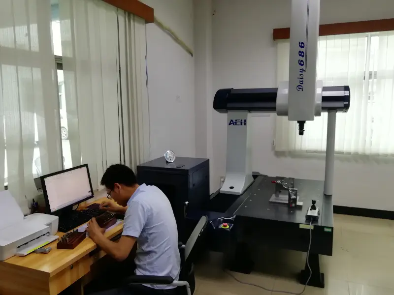 Proceso de extrusión de aluminio y línea de fabricación de Alusat en Dongguan, China