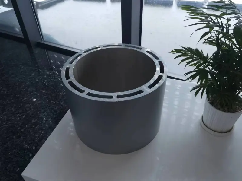 Componentes de perfil redondo de extrusión de aluminio a medida fabricados por Alusat